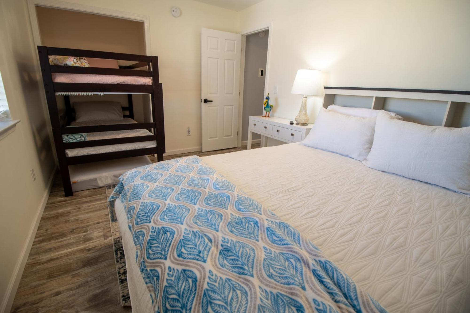 Double Take! Renovated Vacation Holiday home *
