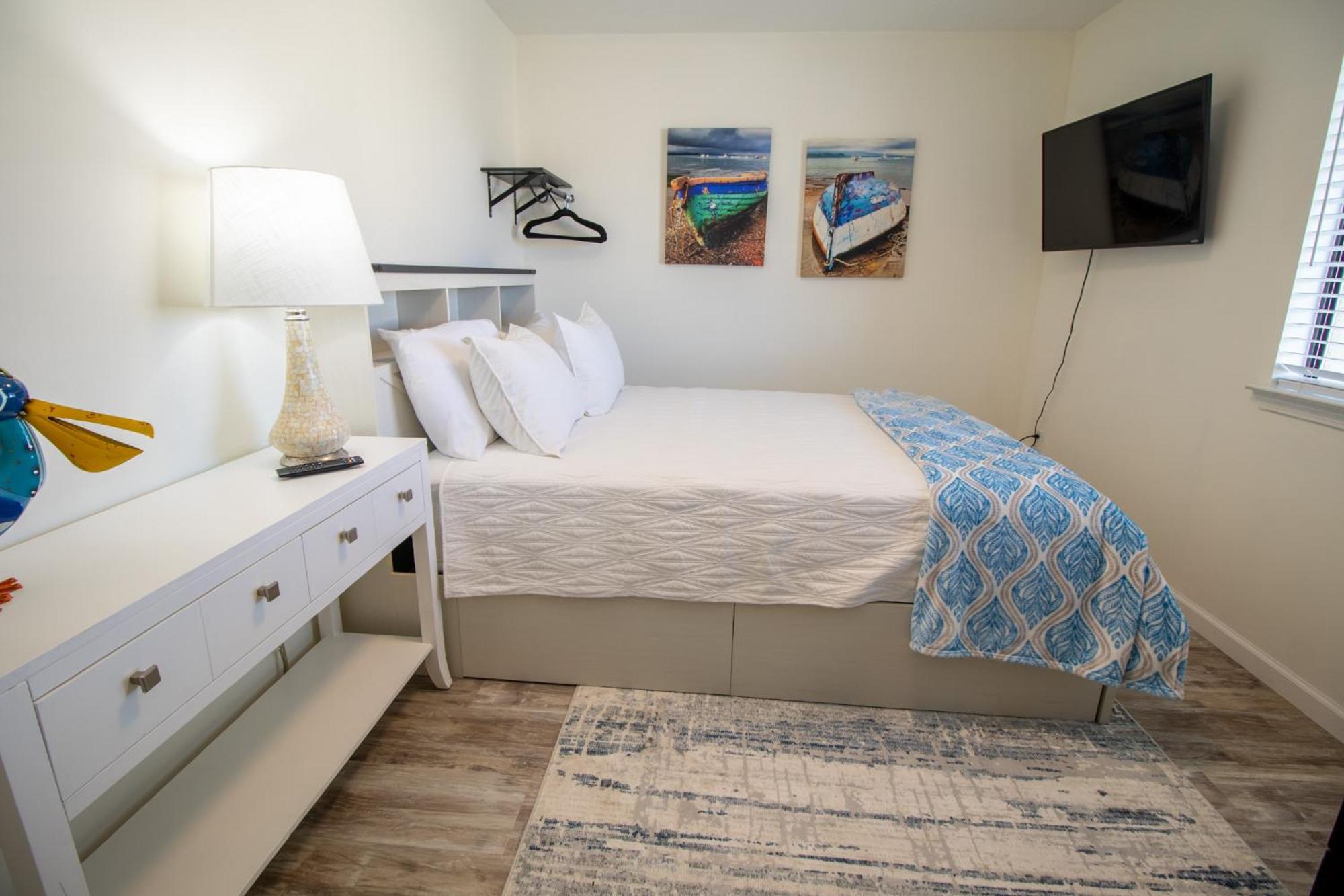 Double Take! Renovated Vacation Holiday home *